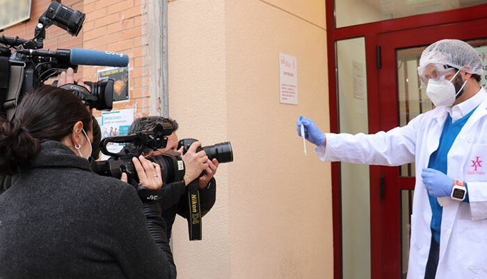 El servicio de limpieza de edificios municipales del Ayuntamiento de Murcia emplea un sistema de rastreo Covid en espacios de mayor afluencia